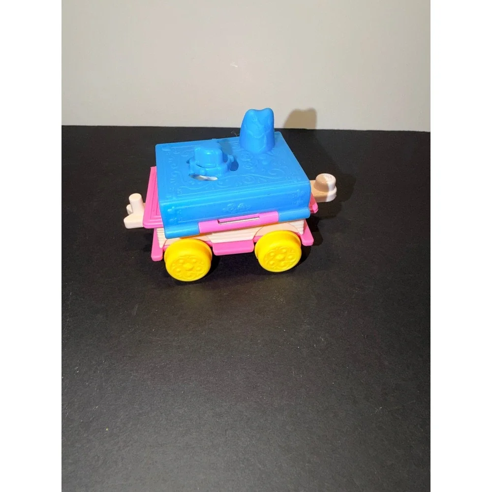 Fisher-Price Little People Disney Princess Belle Beauty and Chip Parade Boat Car